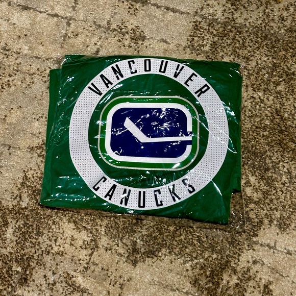 Adidas Authentic Vancouver Canucks Praxtice Jersey- size 50 - Picture 2 of 3